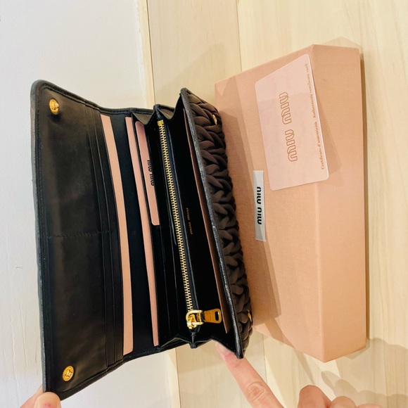 Classic Beautiful Long Clutch-Wallet from Prada - miu miu Matelasse Nero - Picture 4 of 4